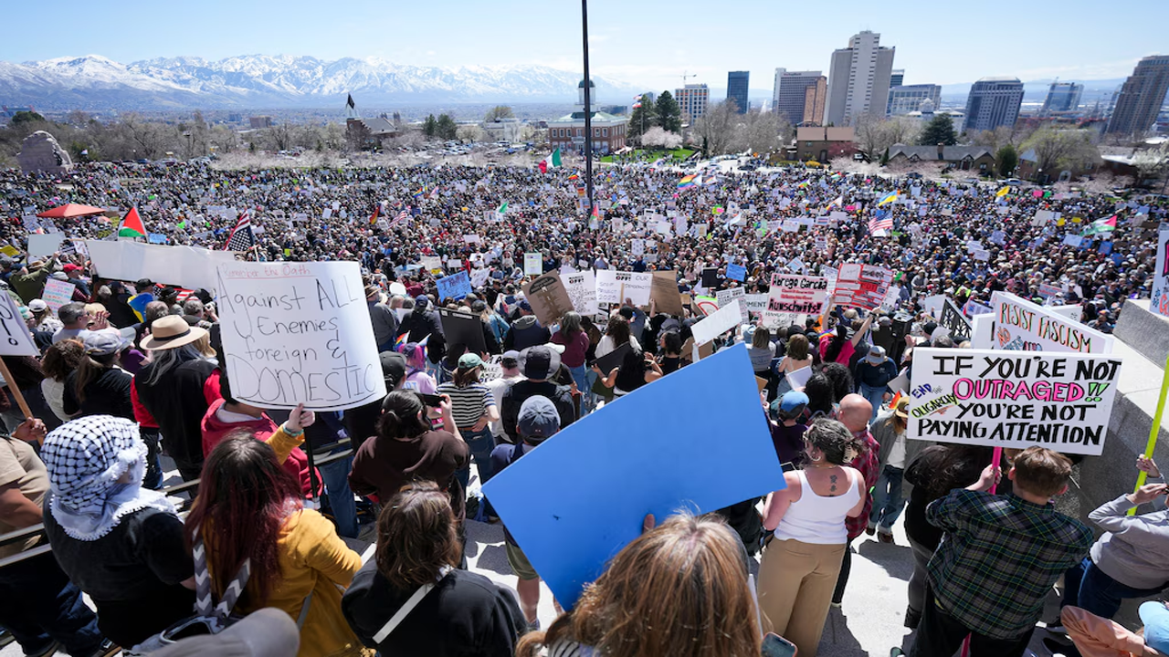 ফিলিস্তিনের সমর্থন ও ট্রাম্পবিরোধী বিক্ষোভে উত্তাল যুক্তরাষ্ট্র